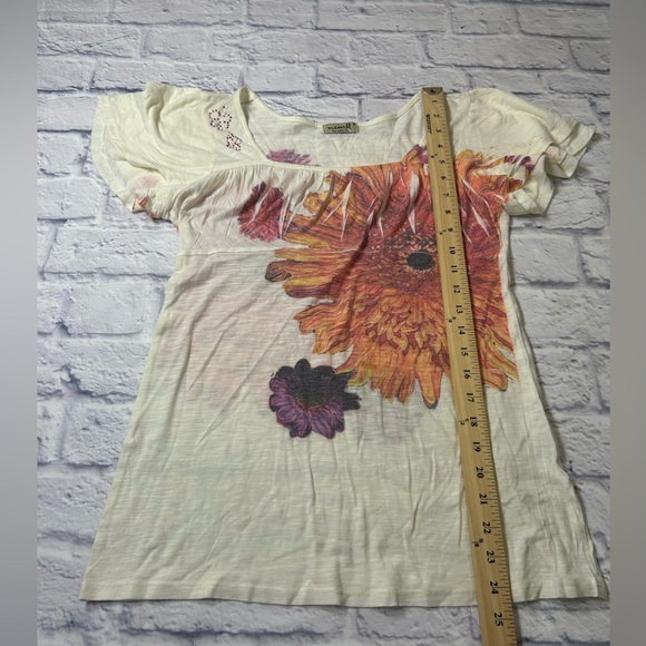 ONE WORLD Fall Cream Short Sleeve Top w/ Orange and Purple Floral Design. Small - Picture 6 of 7